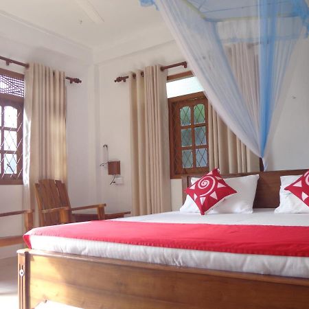 Nisha Homestay Inn Peradeniya Extérieur photo