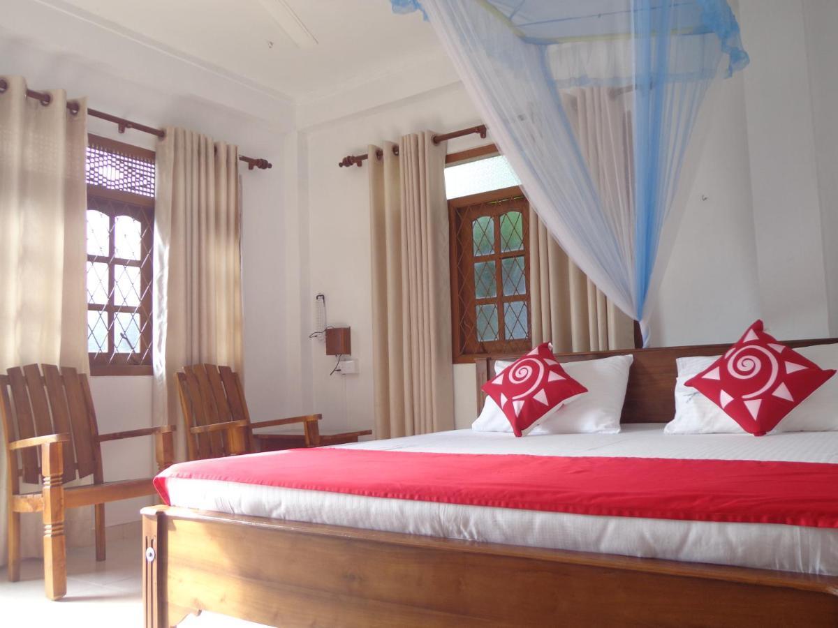 Nisha Homestay Inn Peradeniya Extérieur photo