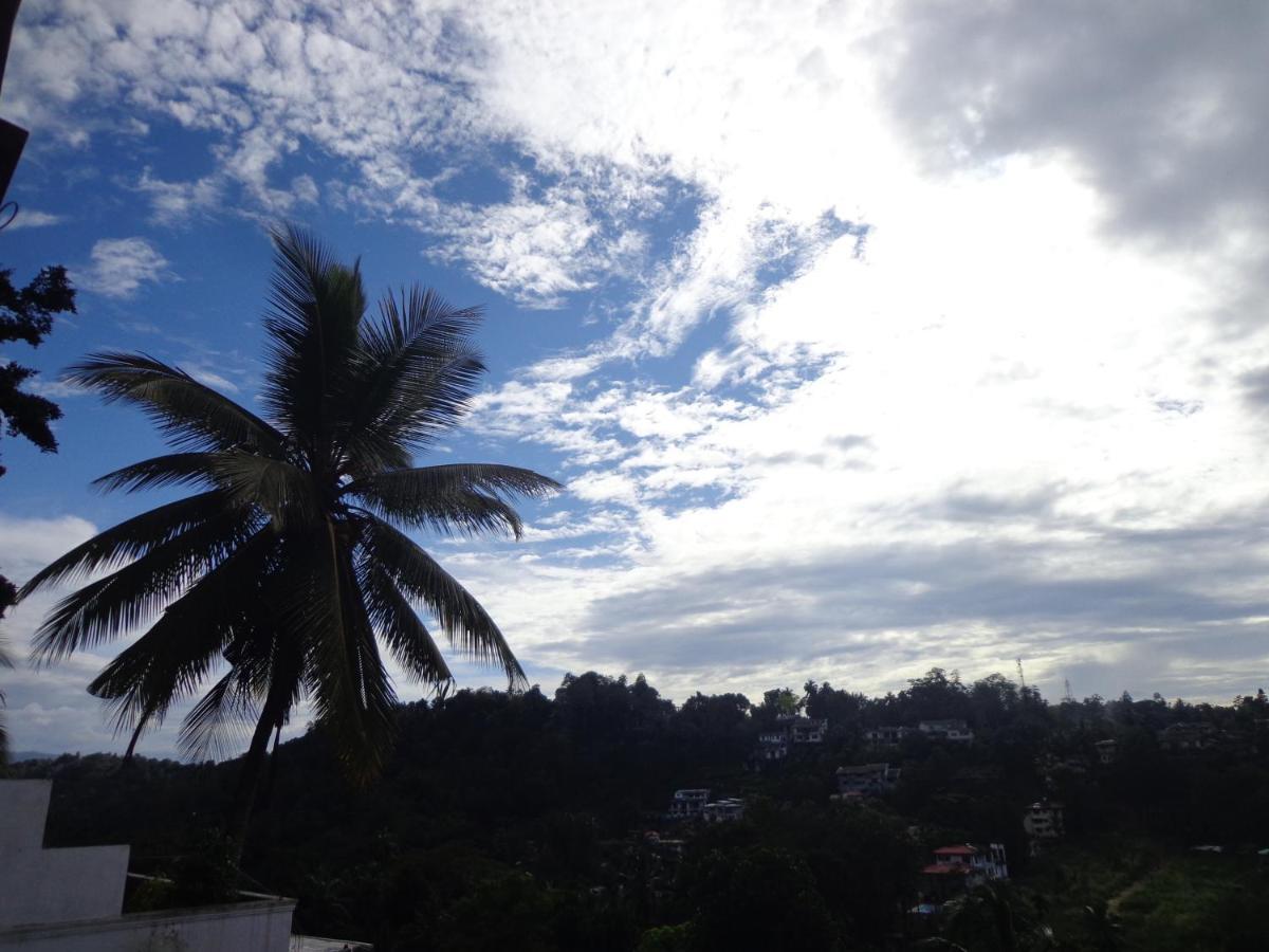 Nisha Homestay Inn Peradeniya Extérieur photo