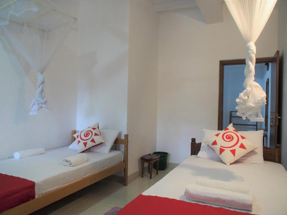 Nisha Homestay Inn Peradeniya Extérieur photo